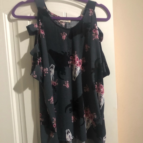 Cold shoulder top - Picture 1 of 1